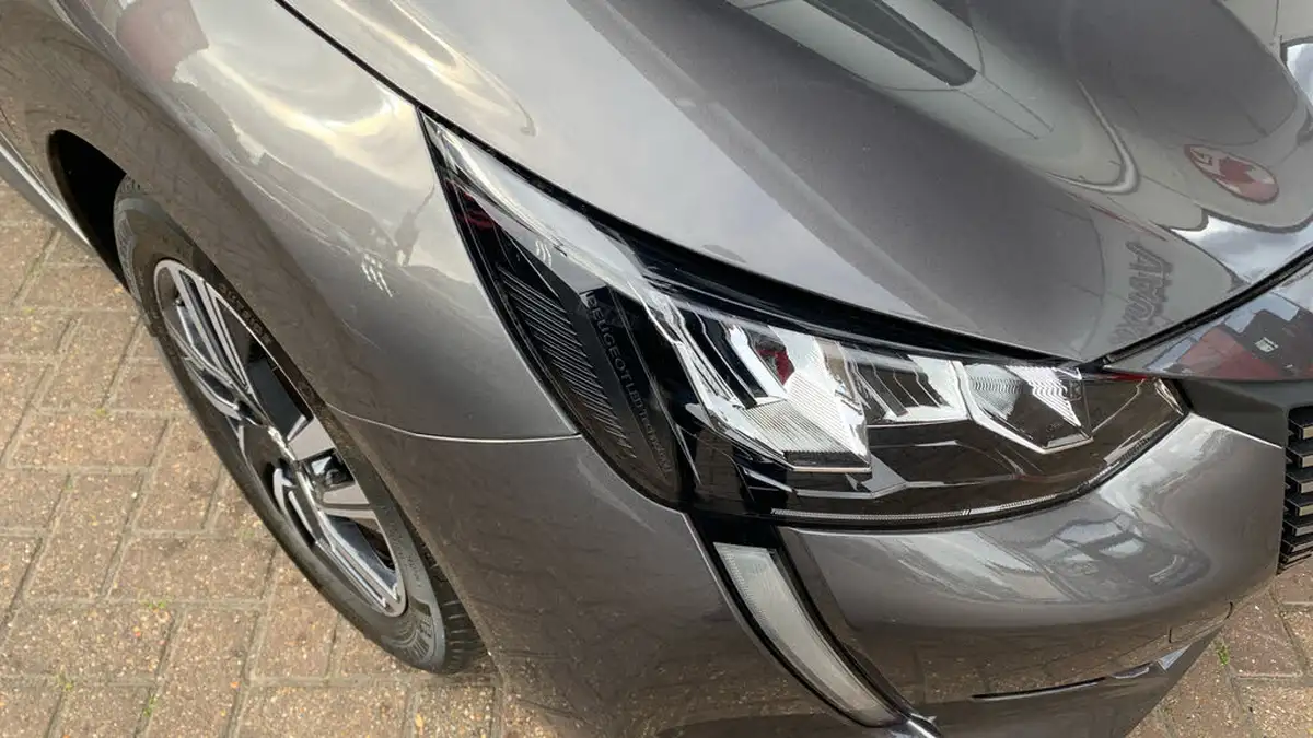 2022-peugeot-208-12-puretech-allure-premium-100bhp-eat8-big-46