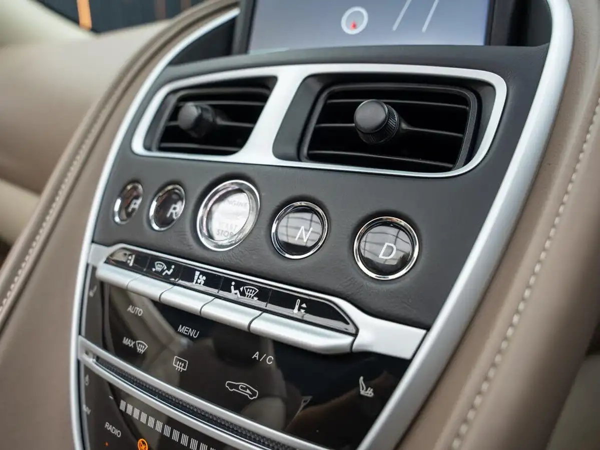 2018-aston-martin-db11-40-v8-big-9
