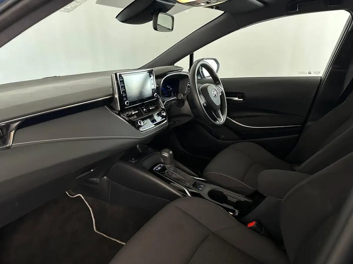 2021-toyota-corolla-18-vvt-i-icon-tech-trk-hatchback-5d-big-13