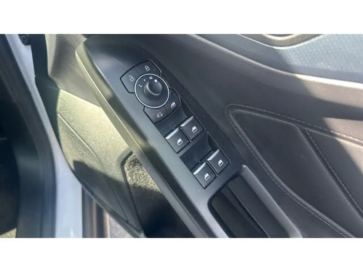 2023-ford-focus-big-25