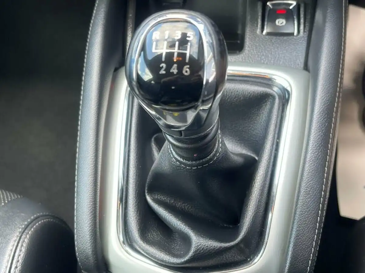 2016-nissan-qashqai-15dci-tekna-big-23