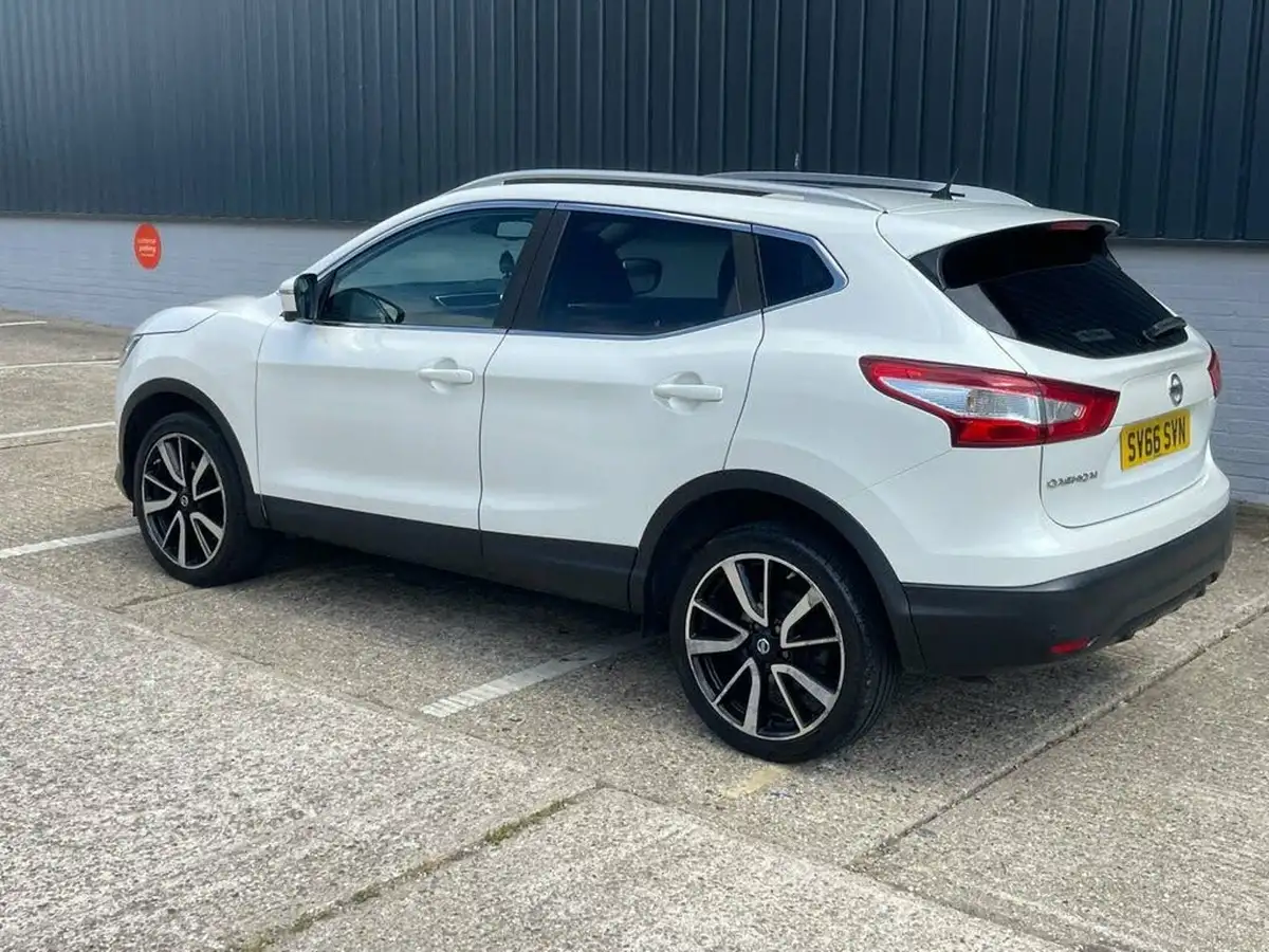 2016-nissan-qashqai-15dci-tekna-big-71