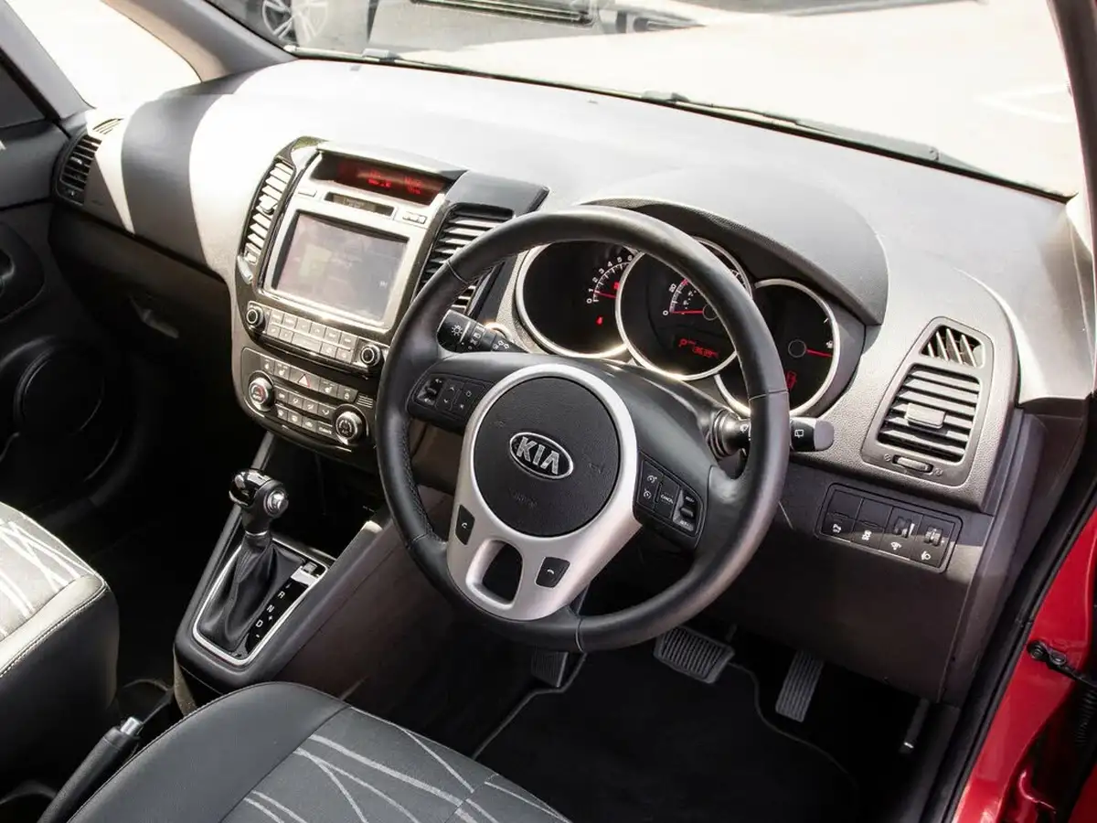2017-kia-venga-16-4-auto-big-3