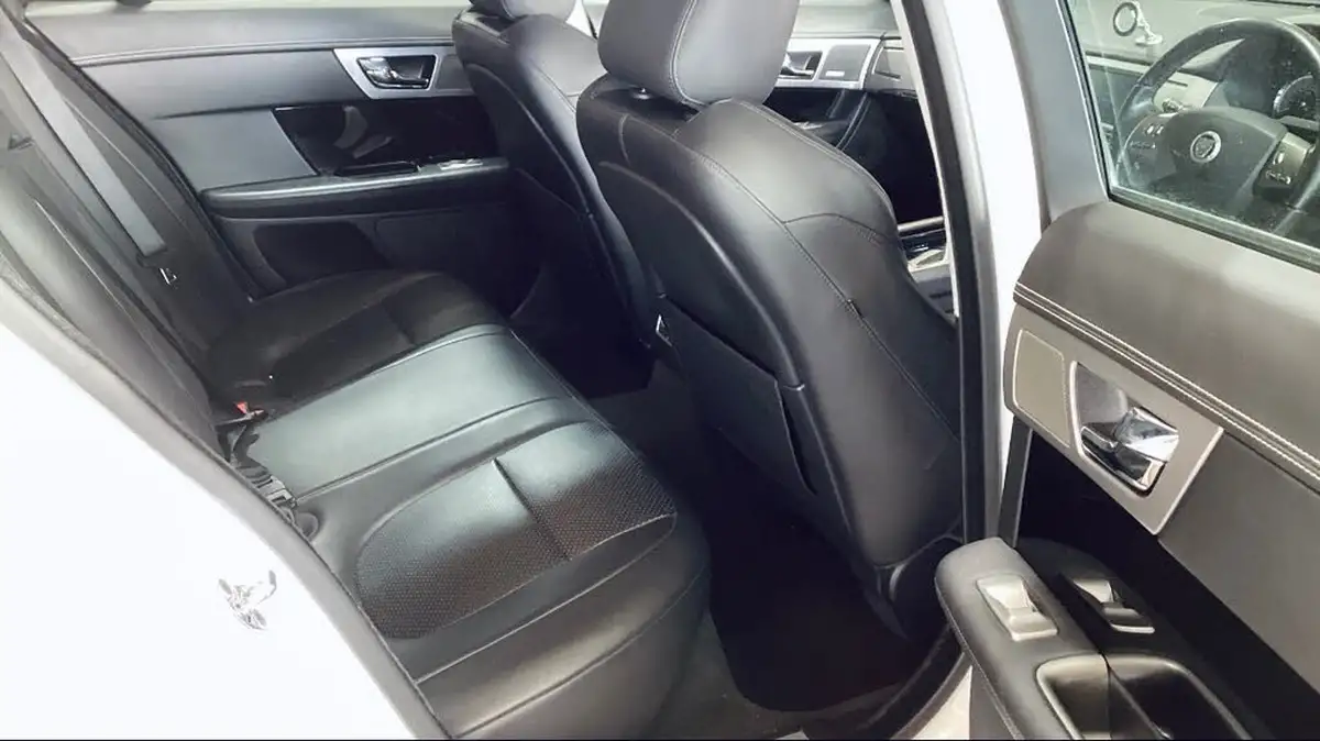 2010-jaguar-xf-30td-s-portfolio-big-5