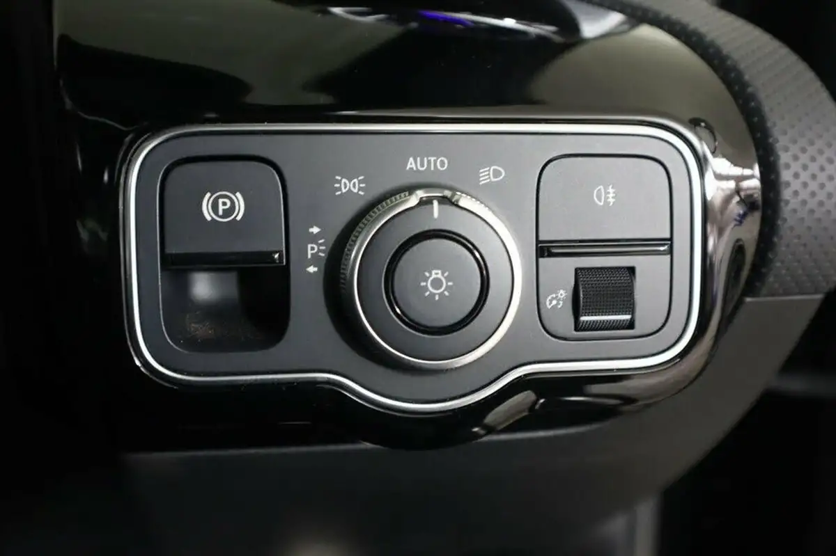 2022-mercedes-benz-a-class-13-a250e-amg-line-premium-edition-saloon-4d-big-19