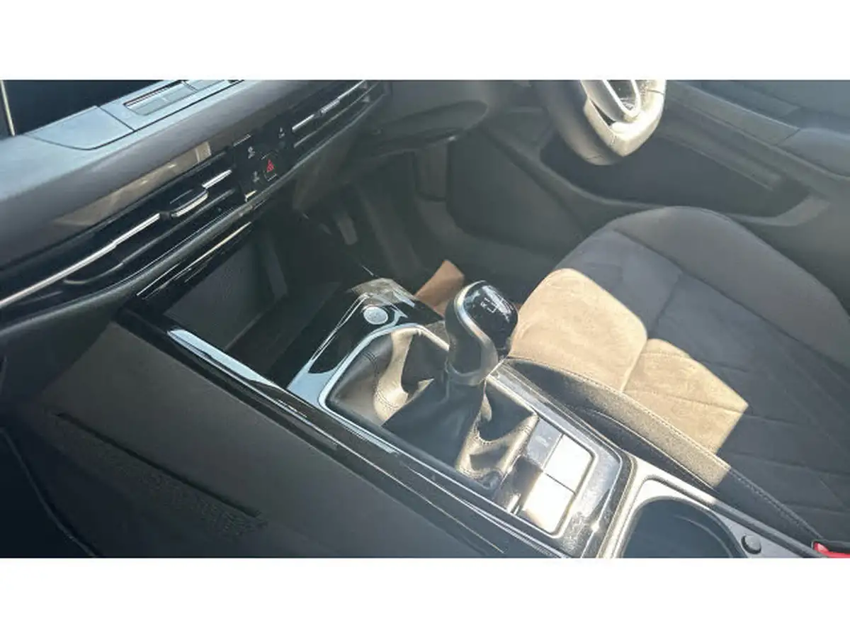 2023-volkswagen-golf-15-tsi-style-130ps-hatchback-big-12
