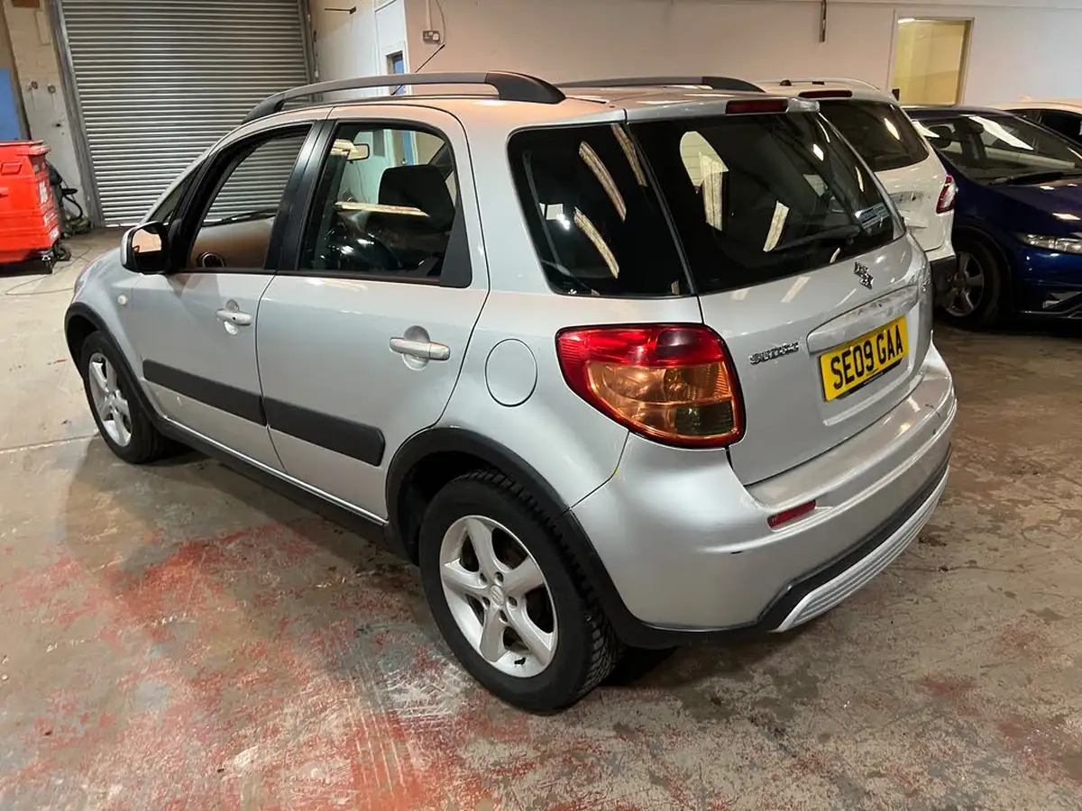 2009-suzuki-sx4-16-glx-big-2