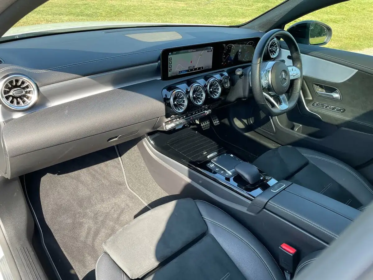 2021-mercedes-benz-a-class-13-a200-exclusive-edition-7g-dct-big-11