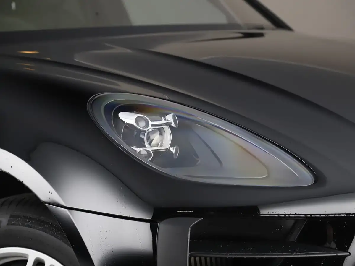 2021-porsche-macan-30-s-big-30