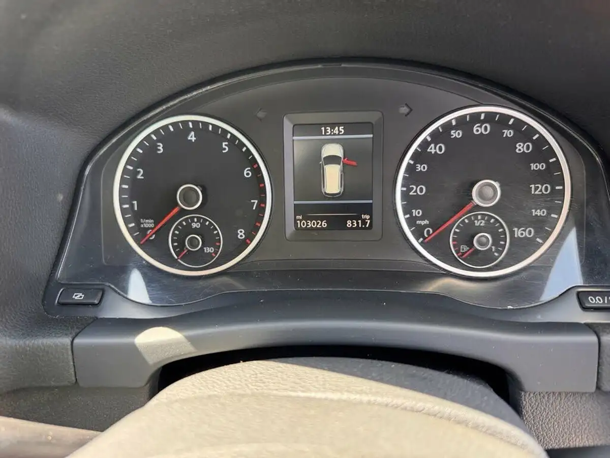 2011-volkswagen-tiguan-20-sport-180ps-4wd-big-9