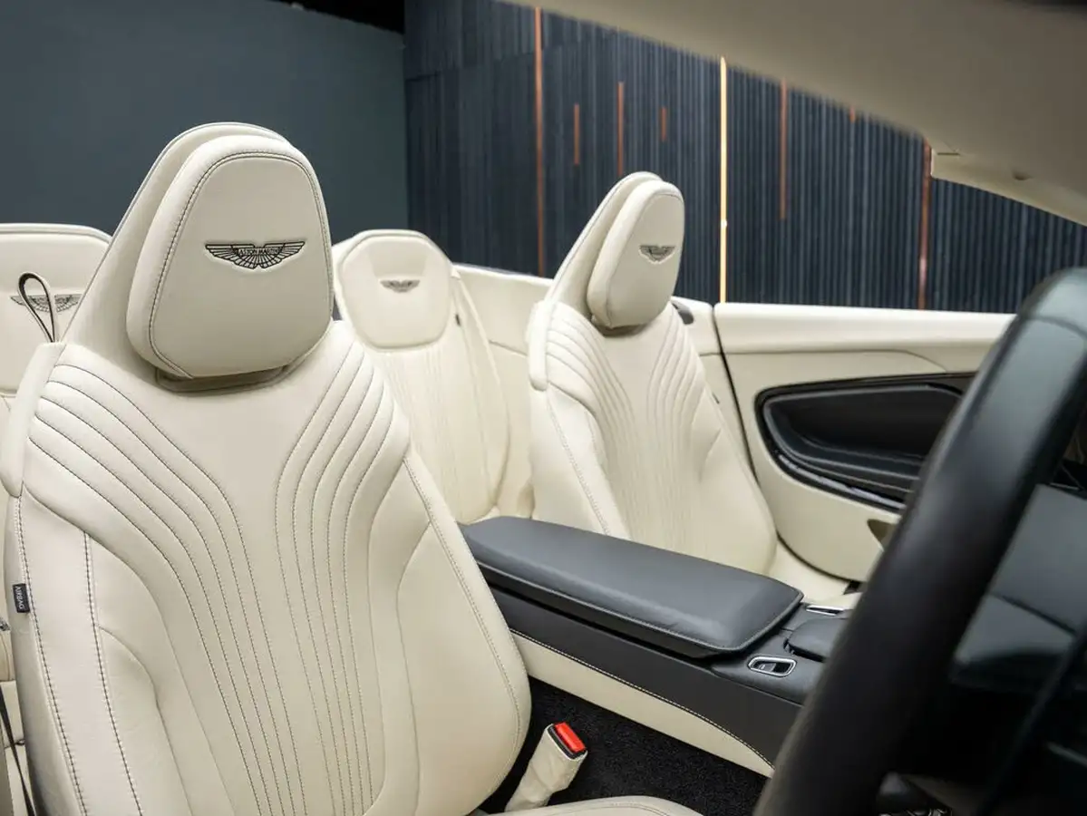 2019-aston-martin-db11-40-v8-big-36