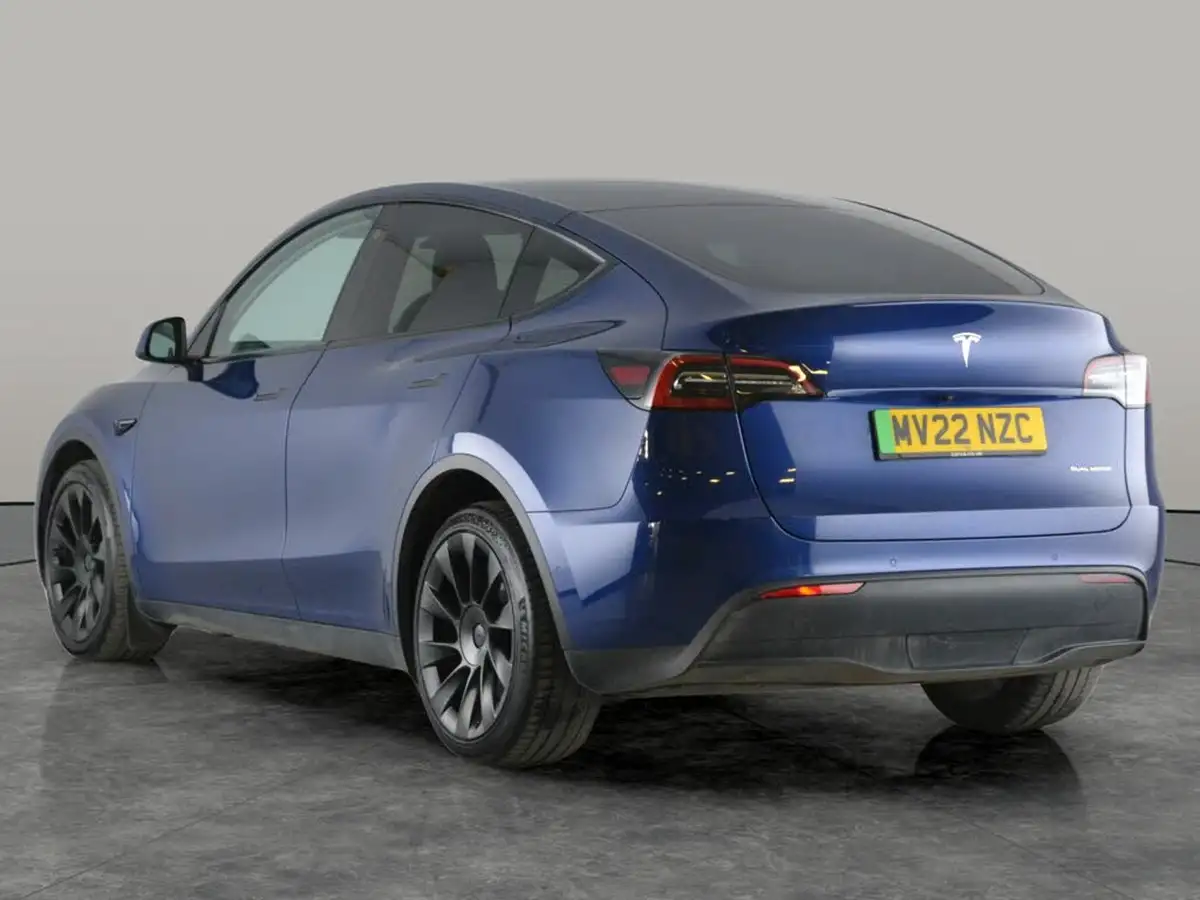 2022-tesla-model-y-e-long-range-big-11