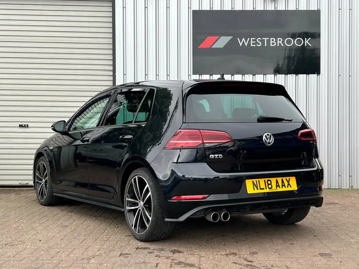 2018-volkswagen-golf-20tdi-gtd-hatchback-5d-big-9