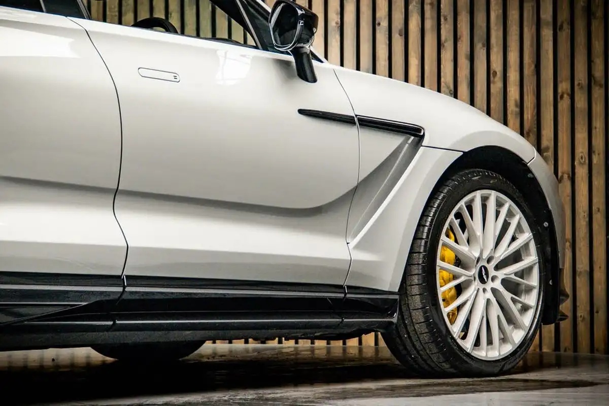 2022-aston-martin-dbx-40-v8-big-13