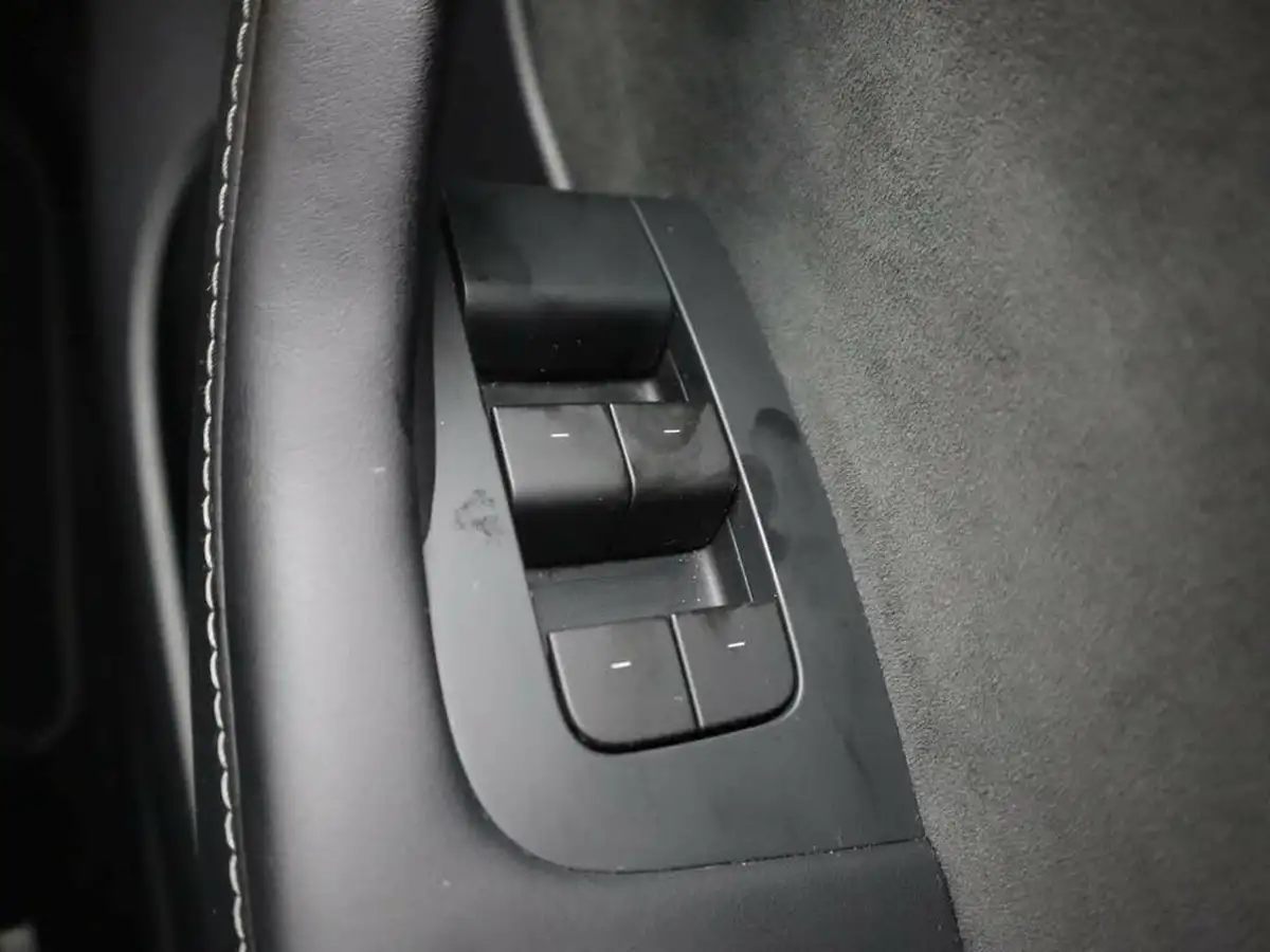 2023-tesla-model-y-e-rwd-big-38