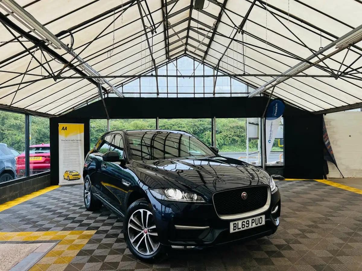 2019-jaguar-f-pace-20-i4d-r-sport-180ps-awd-auto-big-0