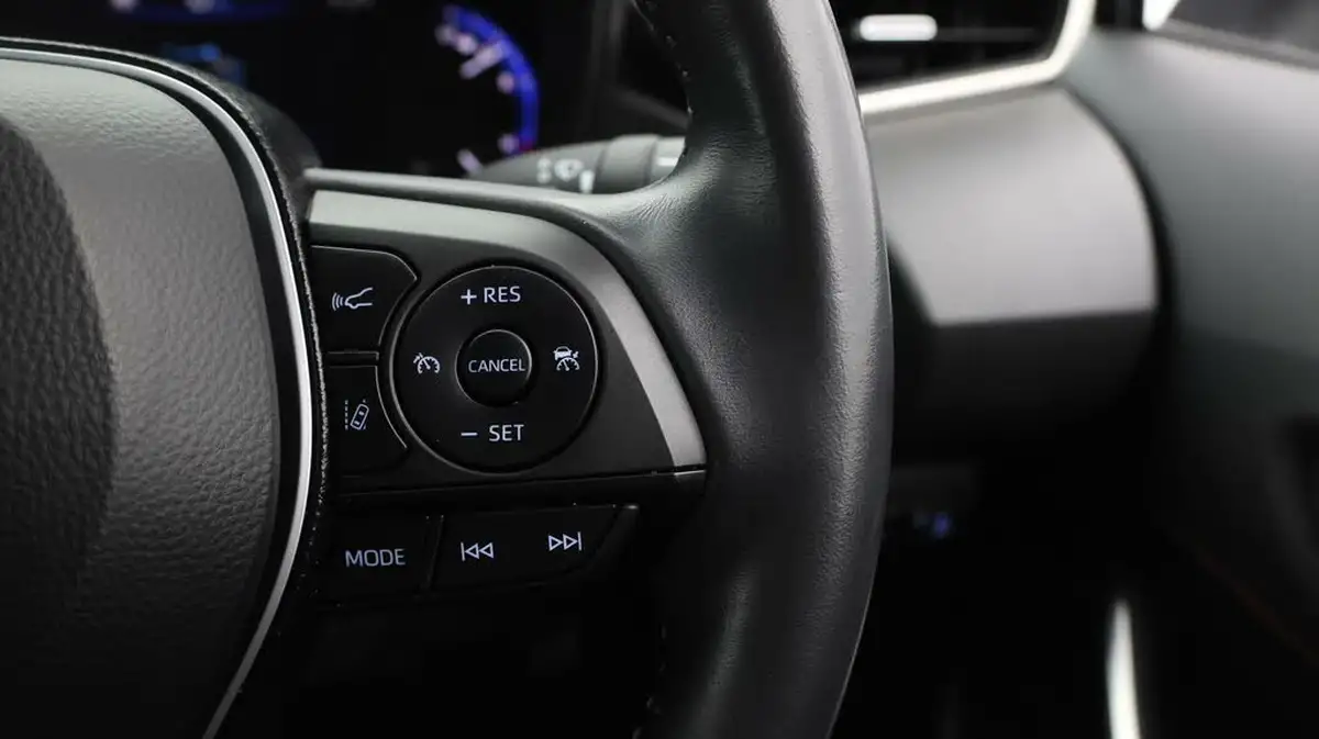 2020-toyota-corolla-18-vvt-i-excel-trk-hatchback-big-21