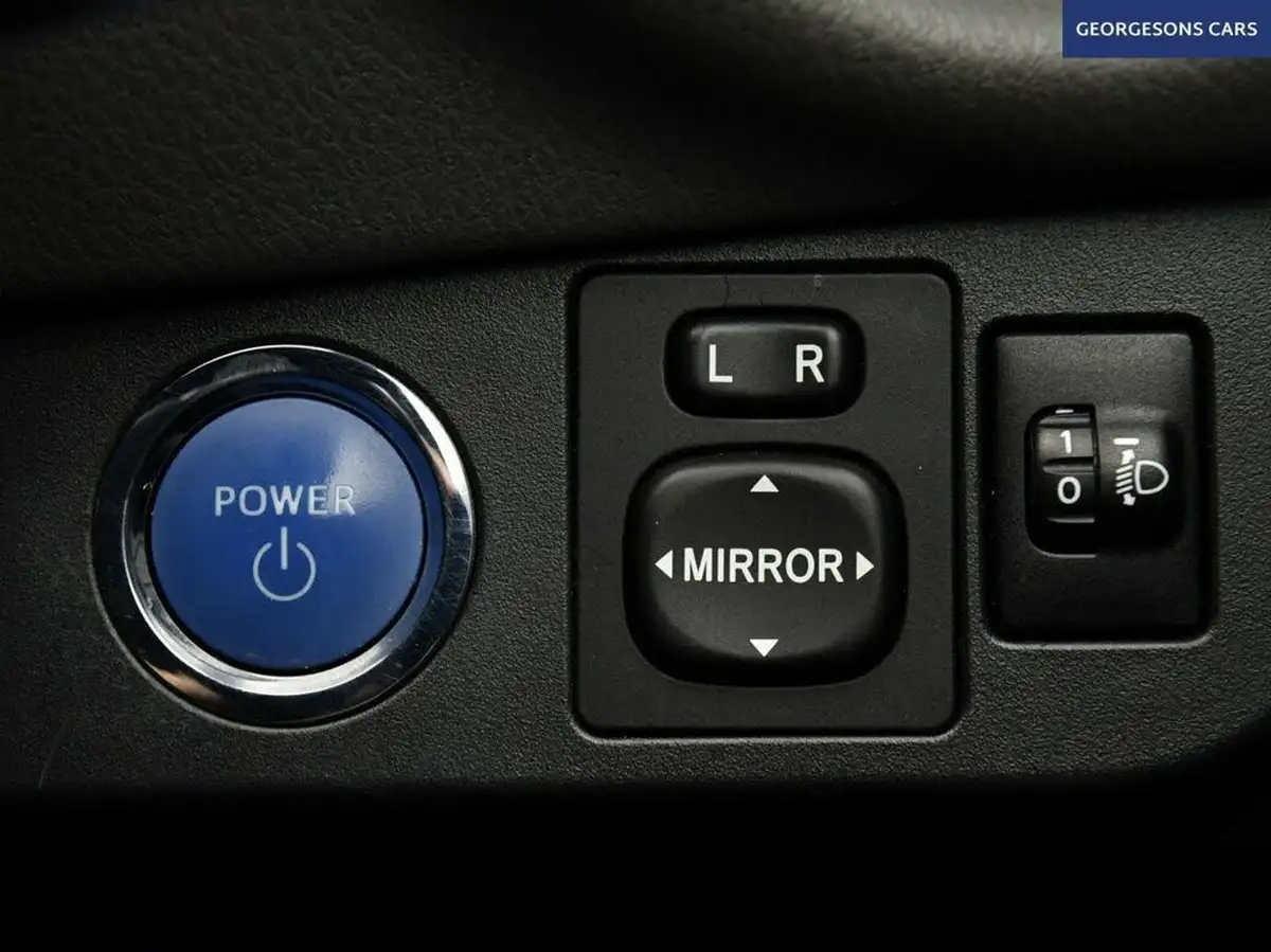 2020-toyota-yaris-15-vvt-i-icon-98bhp-hybrid-1497cc-e-cvt-big-35