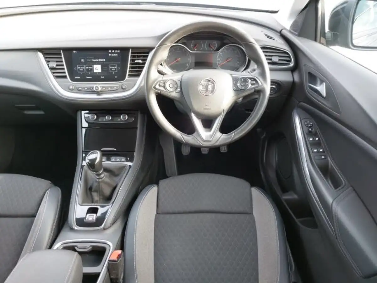 2019-vauxhall-grandland-x-12-sport-nav-big-10