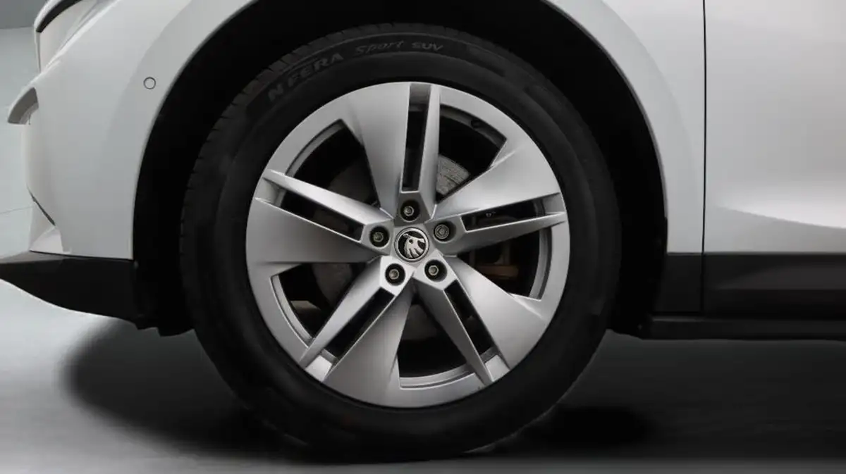 2022-skoda-enyaq-e-60-big-18