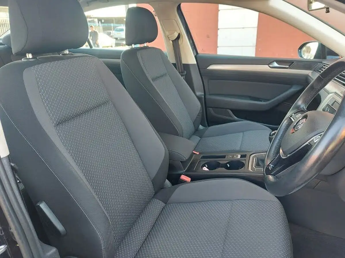 2015-volkswagen-passat-16tdi-bmtss-saloon-4d-big-15