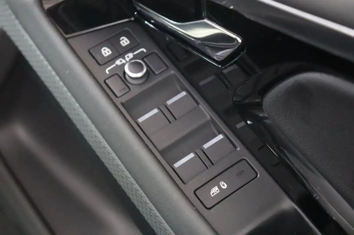 2021-land-rover-range-rover-evoque-20-p200-r-dynamic-s-big-32