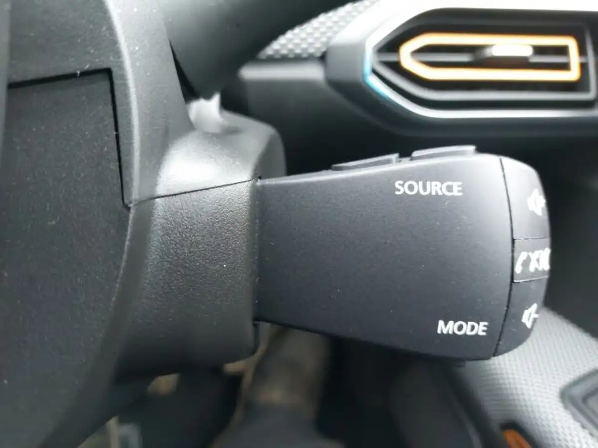2022-dacia-sandero-stepway-10-tce-comfort-90bhp-big-16