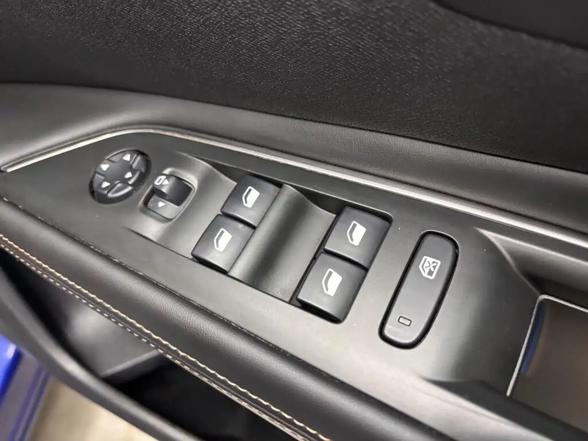 2018-peugeot-3008-suv-12-puretech-gt-line-big-30