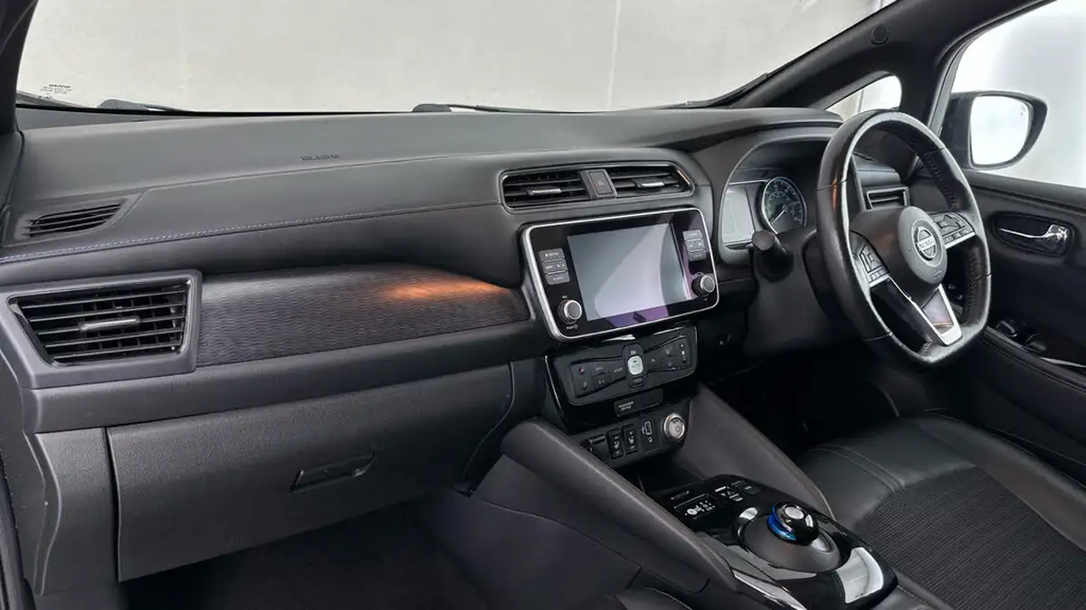 2020-nissan-leaf-e-n-connecta-big-13