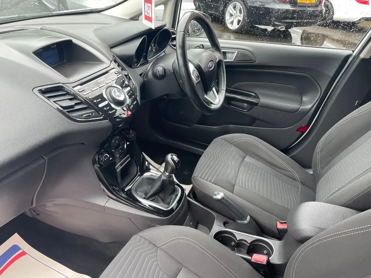 2015-ford-fiesta-10-titanium-100ps-e6-ecoboost-ss-5d-big-31