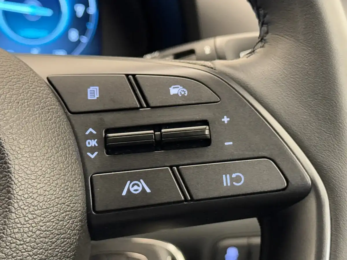 2024-hyundai-bayon-10-t-gdi-premium-100ps-two-tone-roof-big-24