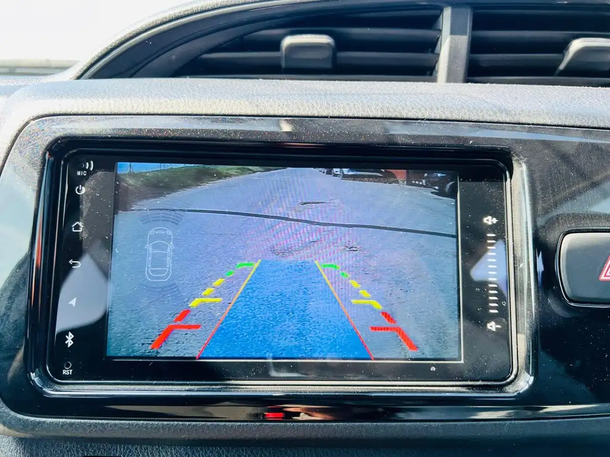 2019-toyota-yaris-big-20