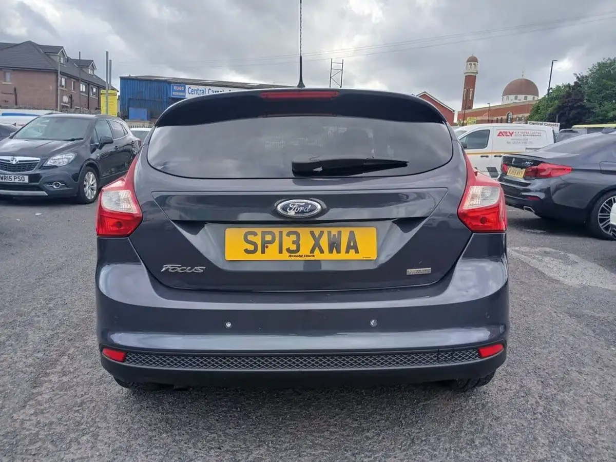 2013-ford-focus-10-zetec-100ps-hatchback-big-13