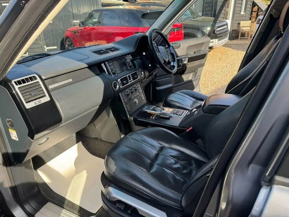 2011-land-rover-range-rover-44td-vogue-big-12