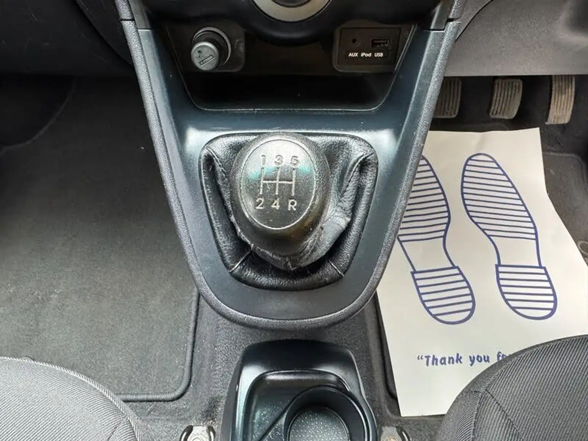 2012-hyundai-i10-12-active-big-22