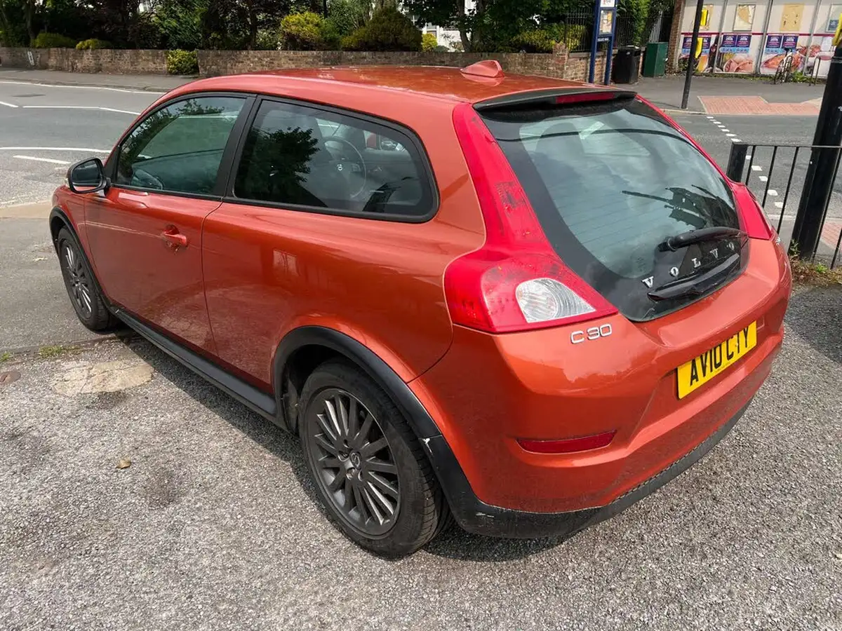 2010-volvo-c30-20td-se-hatchback-3d-powershift-big-3