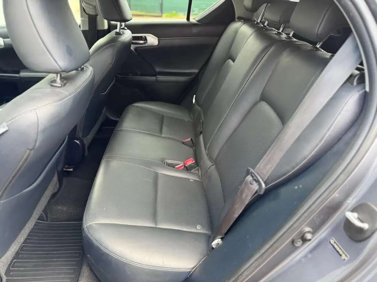 2013-lexus-ct-200h-18-premier-big-30