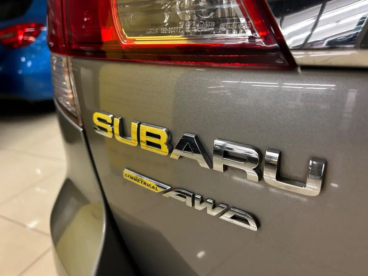2011-subaru-legacy-20-es-lineartronic-big-9