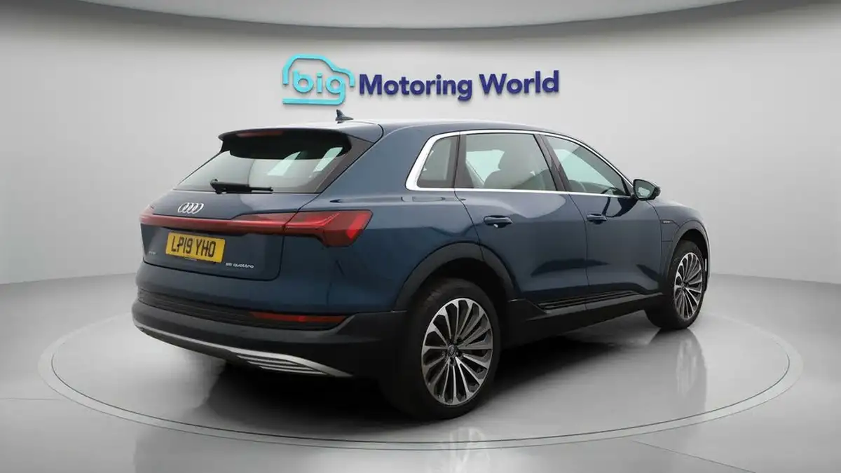 2019-audi-e-tron-55e-big-7