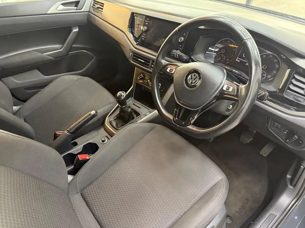 2018-volkswagen-polo-10-se-65ps-big-38