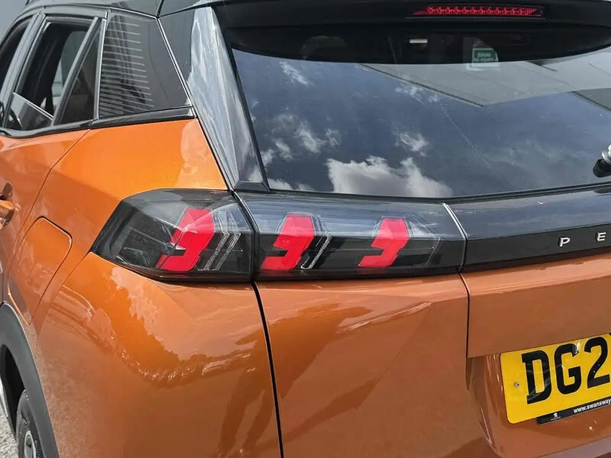 2020-peugeot-2008-suv-12-puretech-gt-line-eat8-big-9