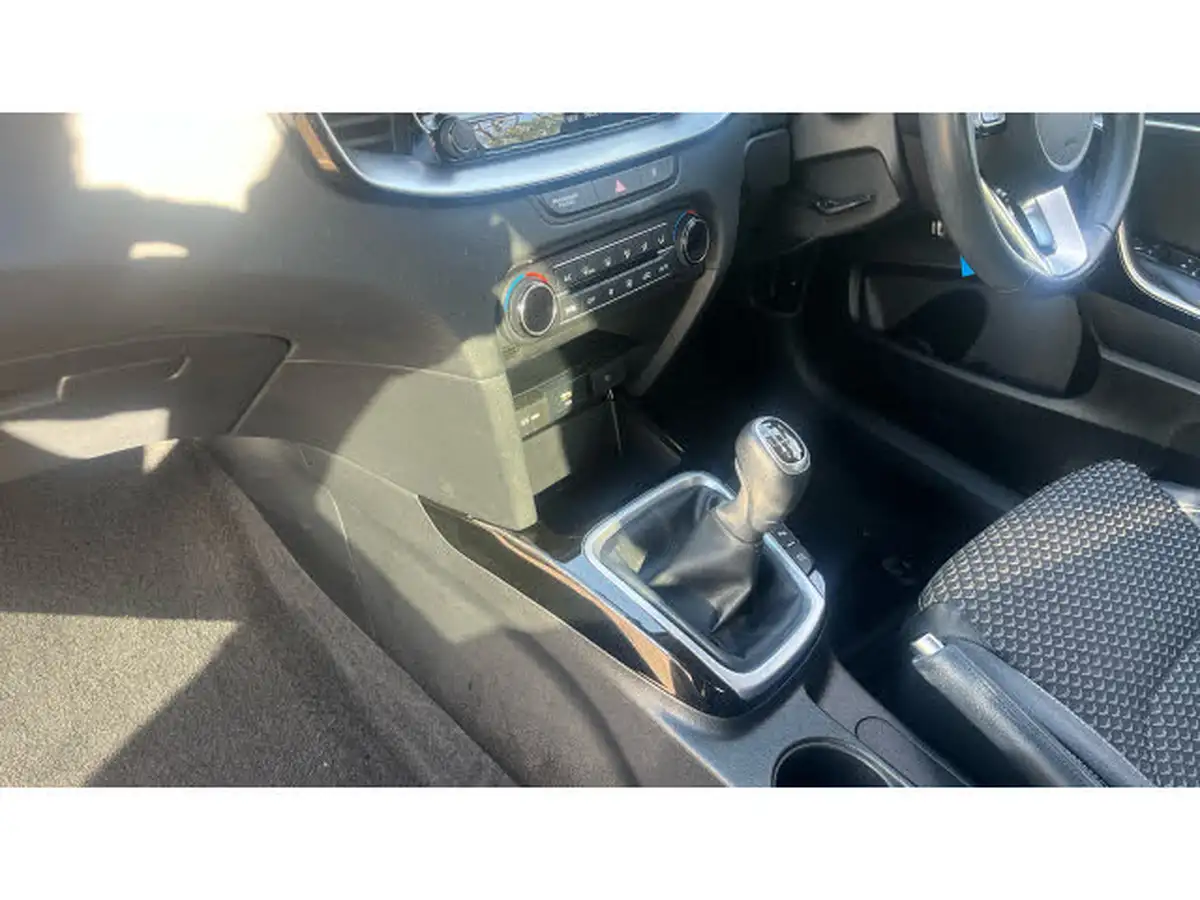 2022-kia-ceed-15-t-gdi-3-sportswagon-big-12