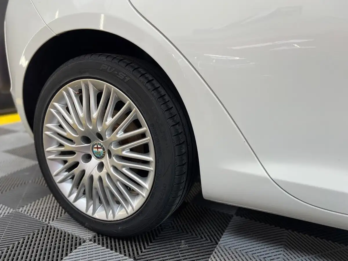 2015-alfa-romeo-giulietta-14-tb-business-edition-big-9