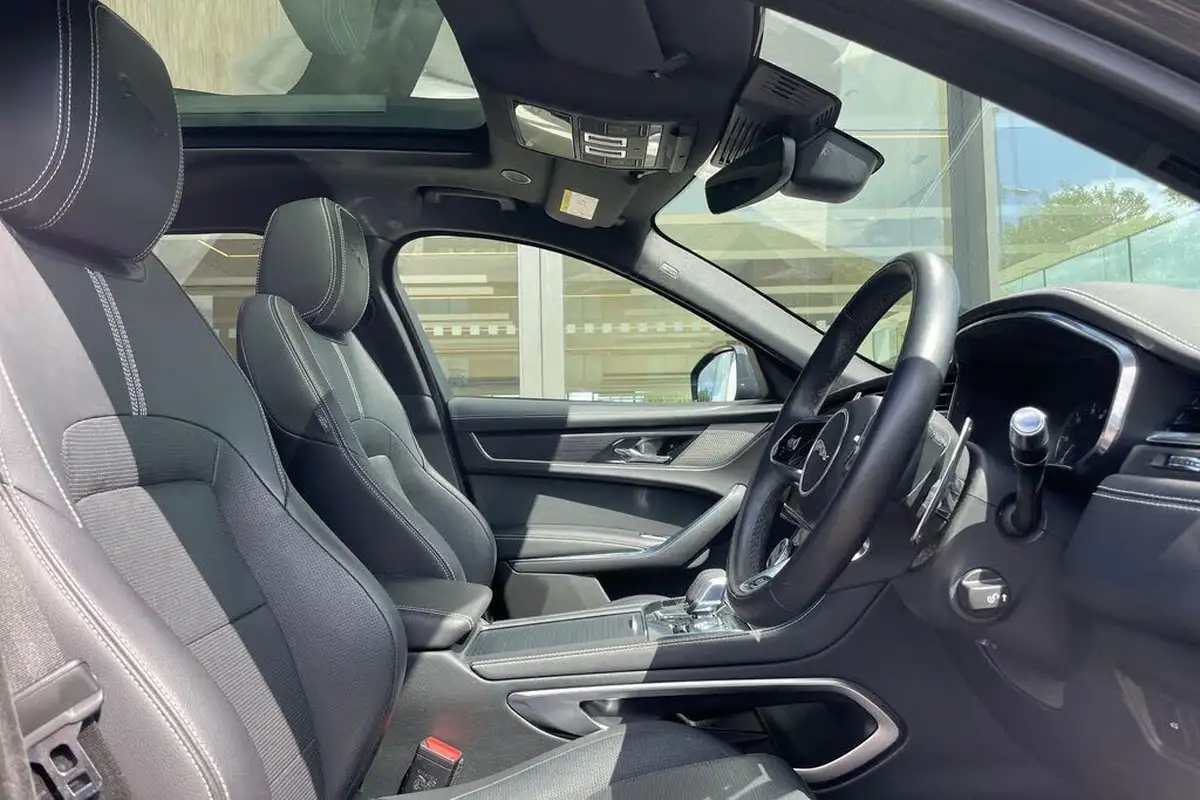 2022-jaguar-f-pace-20-p250-r-dynamic-black-big-39