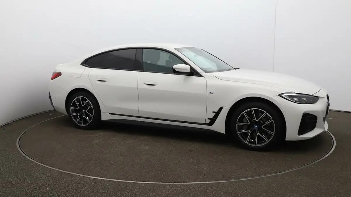 2022-bmw-i4-e-edrive40-m-sport-big-40