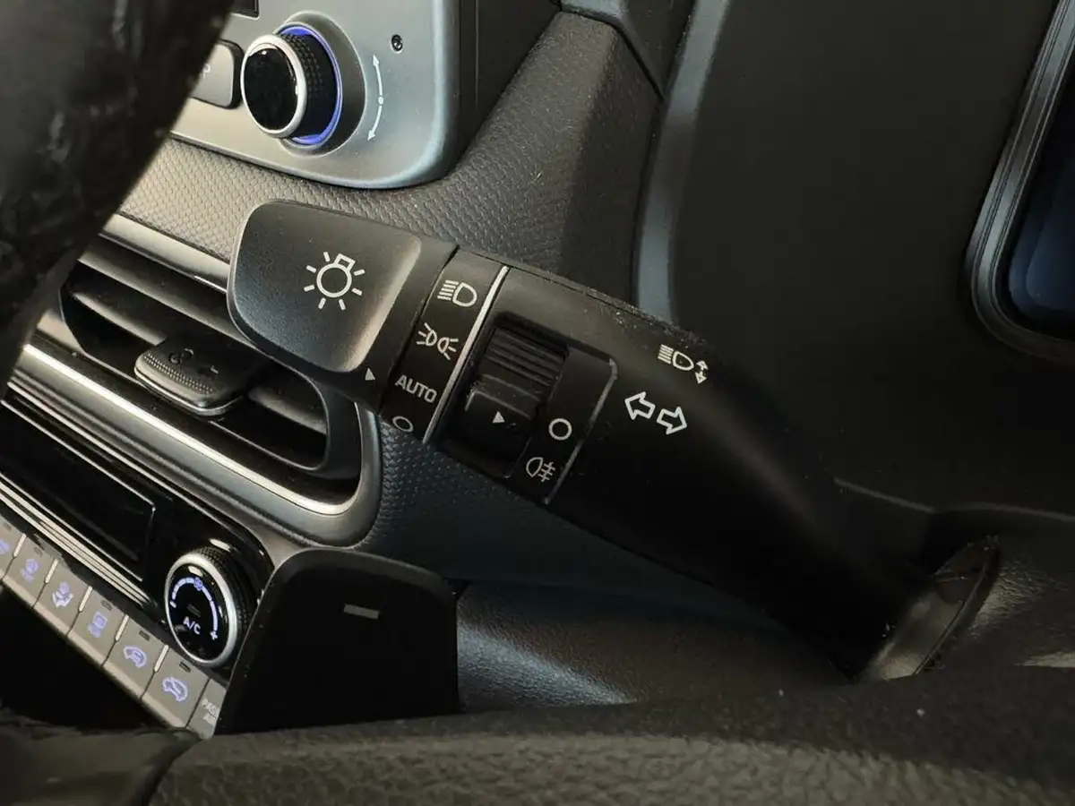 2022-hyundai-kona-16-gdi-se-connect-big-16
