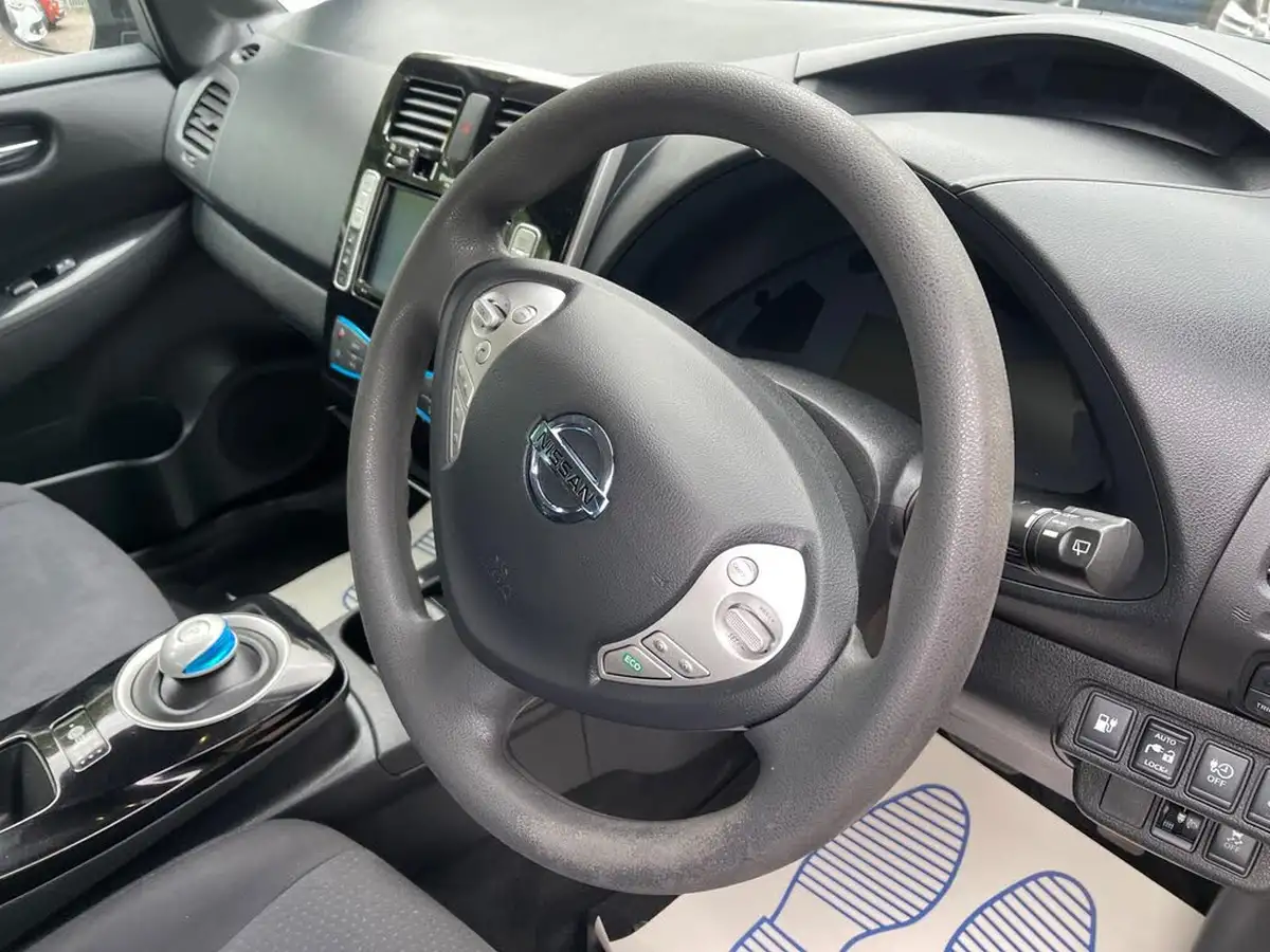 2017-nissan-leaf-e-acenta-80kw-30kwh-big-29