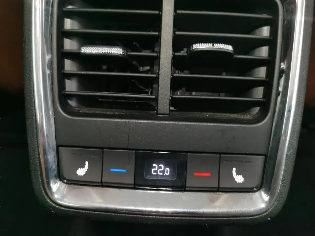 2021-skoda-enyaq-e-60-62-kwh-big-33