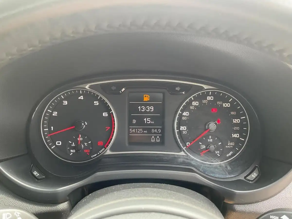 2011-audi-a1-14-sport-tfsi-hatchback-3d-big-18