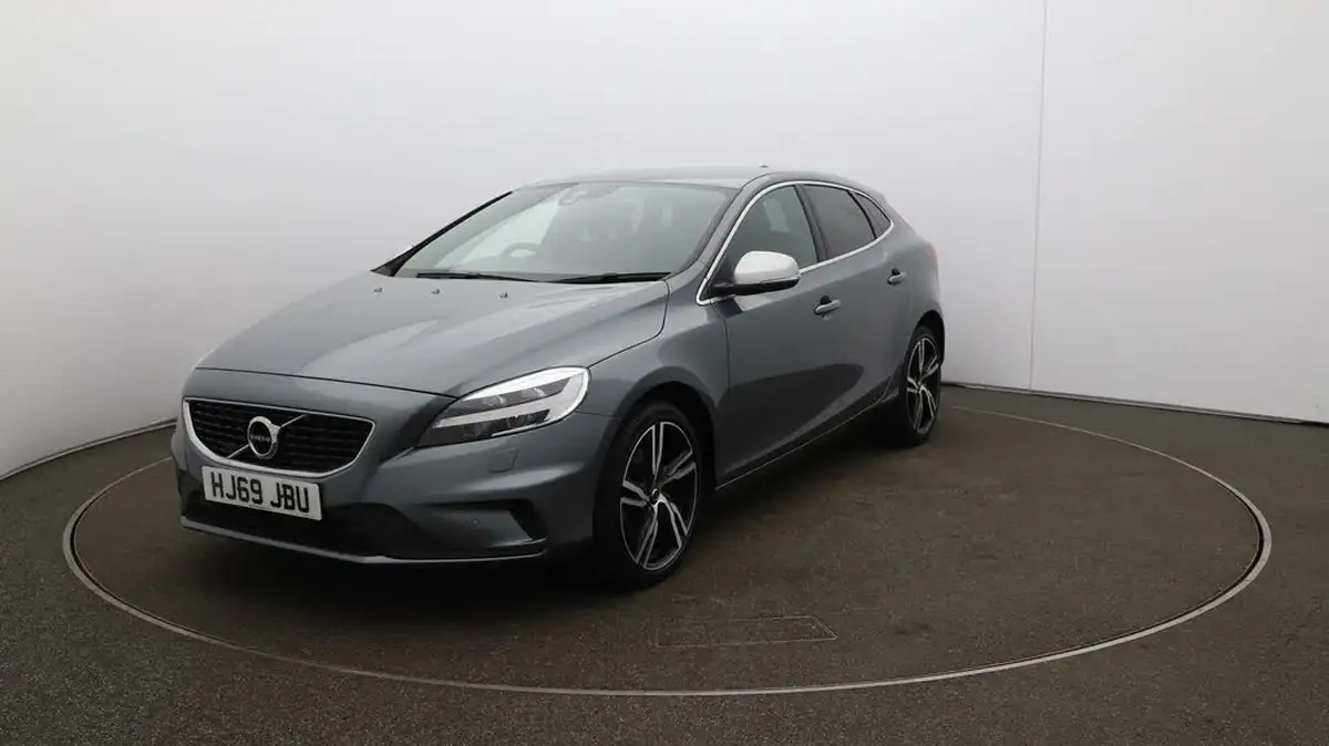 2019-volvo-v40-20-t2-r-design-edition-big-13